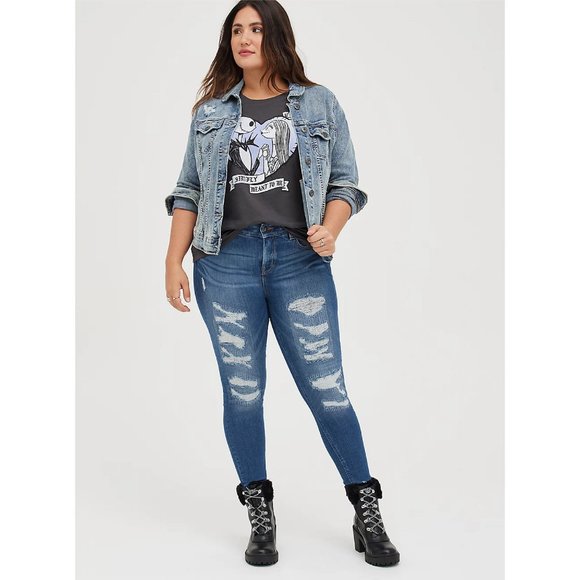 Torrid CLASSIC FIT CREW TEE - NIGHTMARE BEFORE CHRISTMAS VINTAGE BLACK S… - Picture 4 of 5